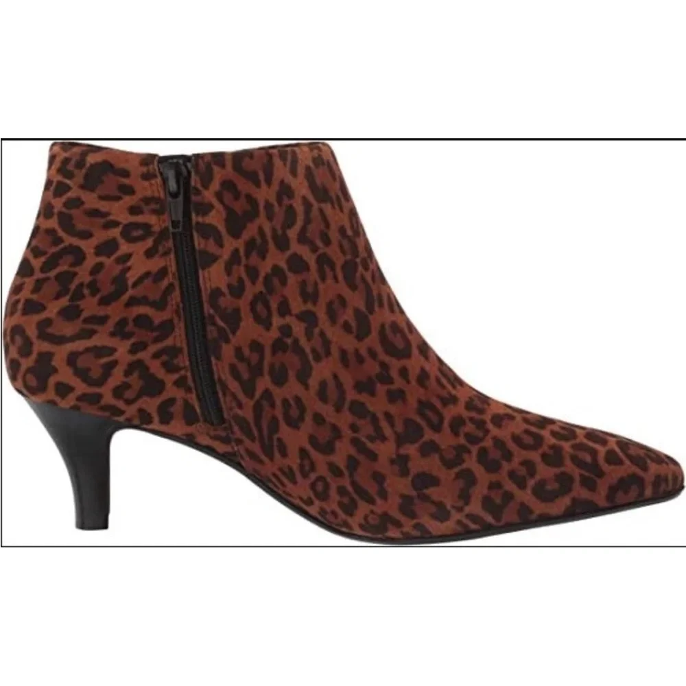 Clarks Leather "Linvale" ankle Bootie Cheetah Size 9.5 M - Picture 2 of 10